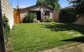 Casita Casa con parque, estacionamiento y pileta en Tigre